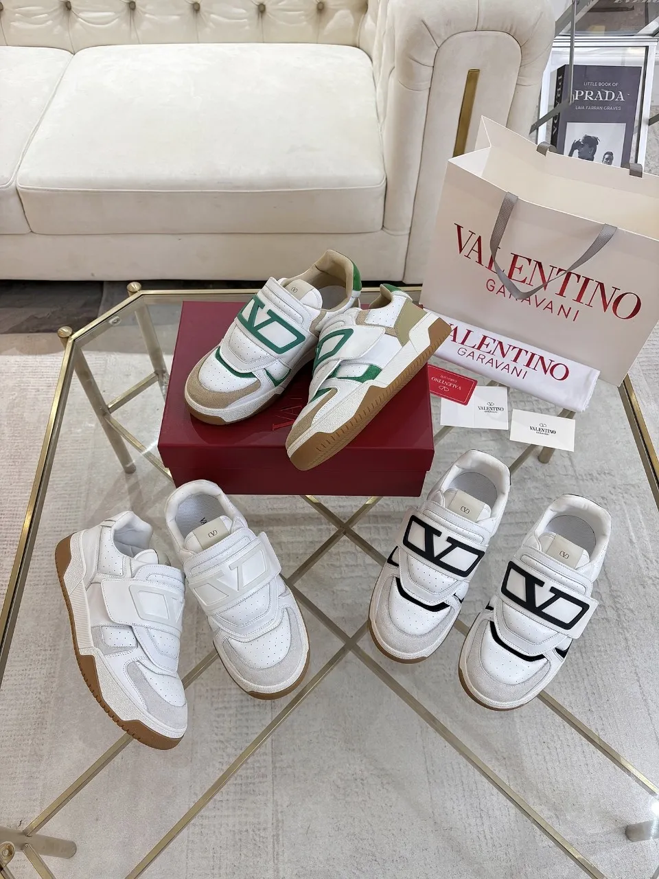 👟👟Ex-factory price 640👟👟 🔺Valentino🔺 Valentino casual shoes! Top version!  Purchase the original version and develop it 1:1! Lasting technology, classic splicing, fashionable and versatile, 🎁Full set of packaging at the same time at the counter. Fabric: customized cowhide + super soft sheepskin + mercerized cow suede. Lining: original double-sided velvet + breathable mesh. Outsole: original TPU material outsole, non-slip and wear-resistant. Code number: men 39~46